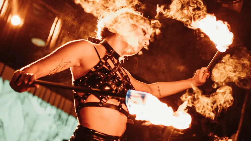 Feuershow bei einer Clubnacht auf Hvar