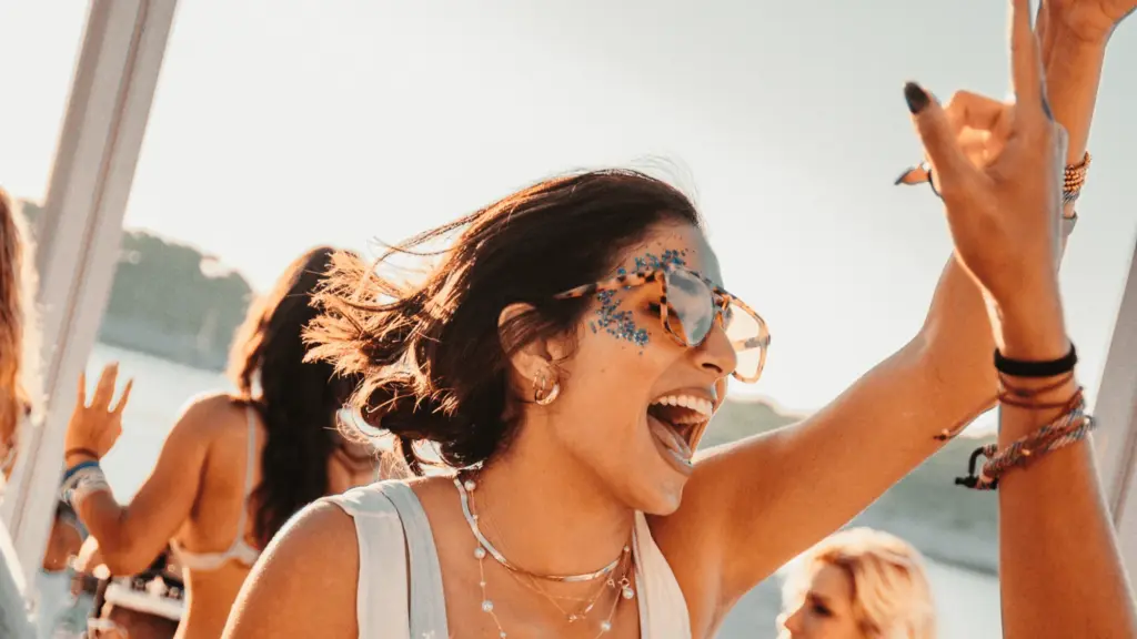 Ausgelassene Stimmung bei einer Sunset Party