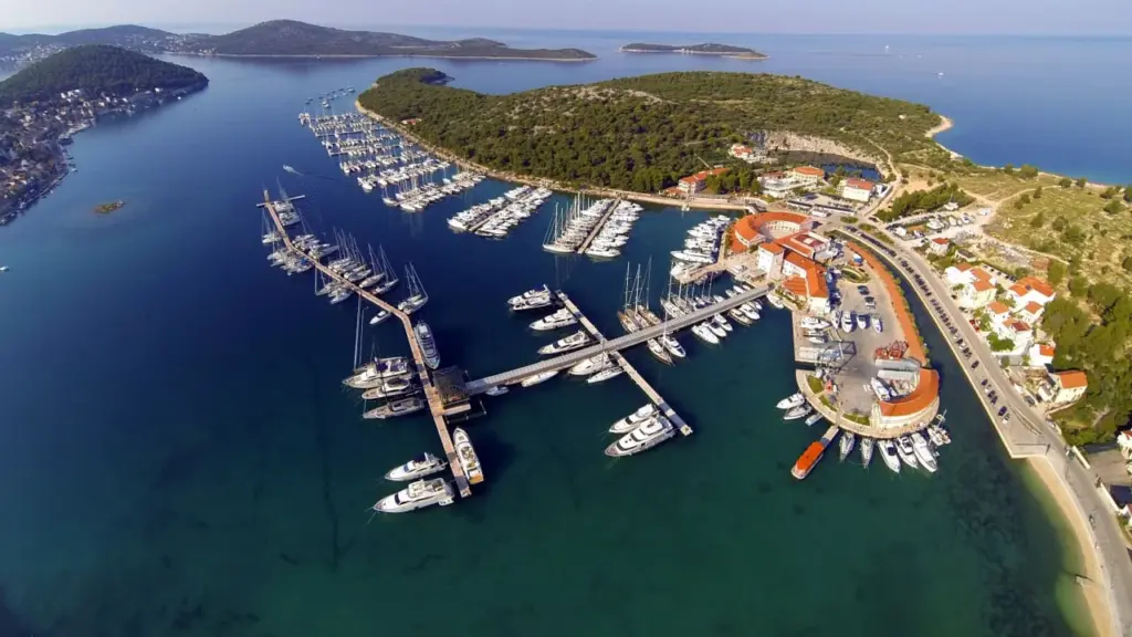 Luftbild der Marina Frapa in Rogoznica